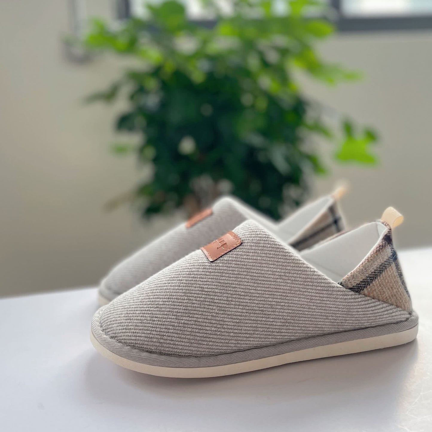 Simple Plaid Stitching Non-slip Slippers
