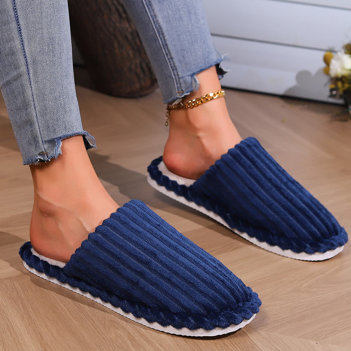Solid Color Closed-Toe Home Thick Sole Warm Slippers