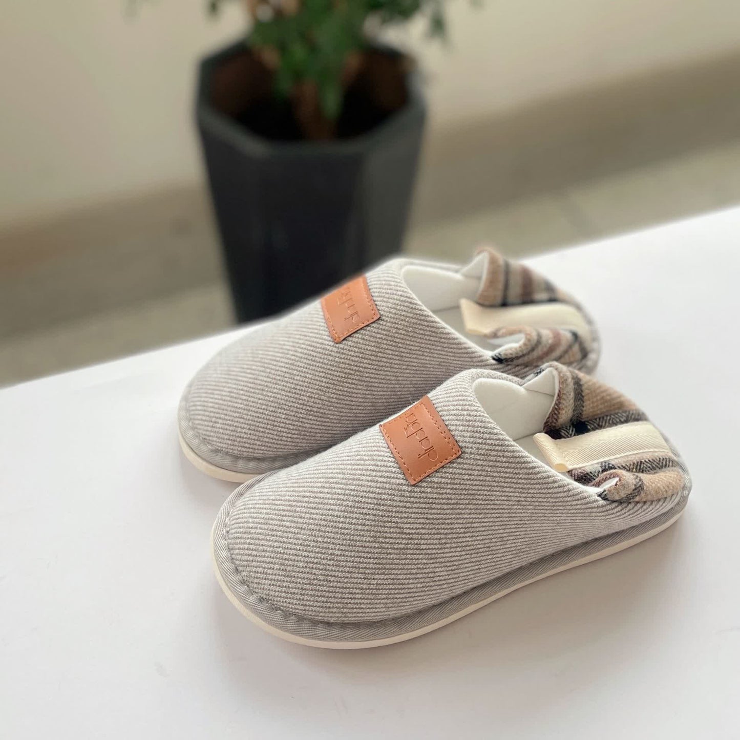 Simple Plaid Stitching Non-slip Slippers