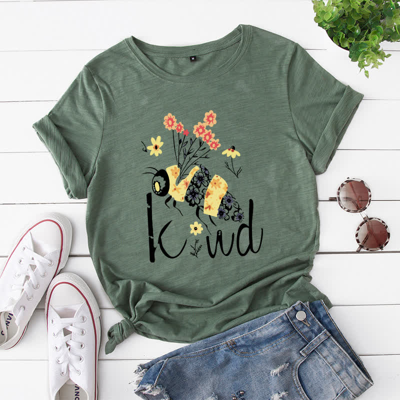 Plus Size Creative Bee Floral Print Short Sleeve T-Shirt - Army Green - 5XL - image 7