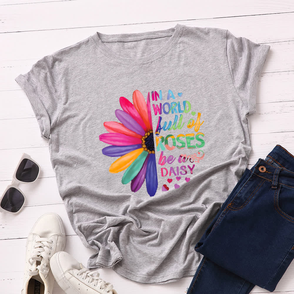 Plus Size Daisy Print Short Sleeve T-Shirt - Light Gray - 5XL - image 10