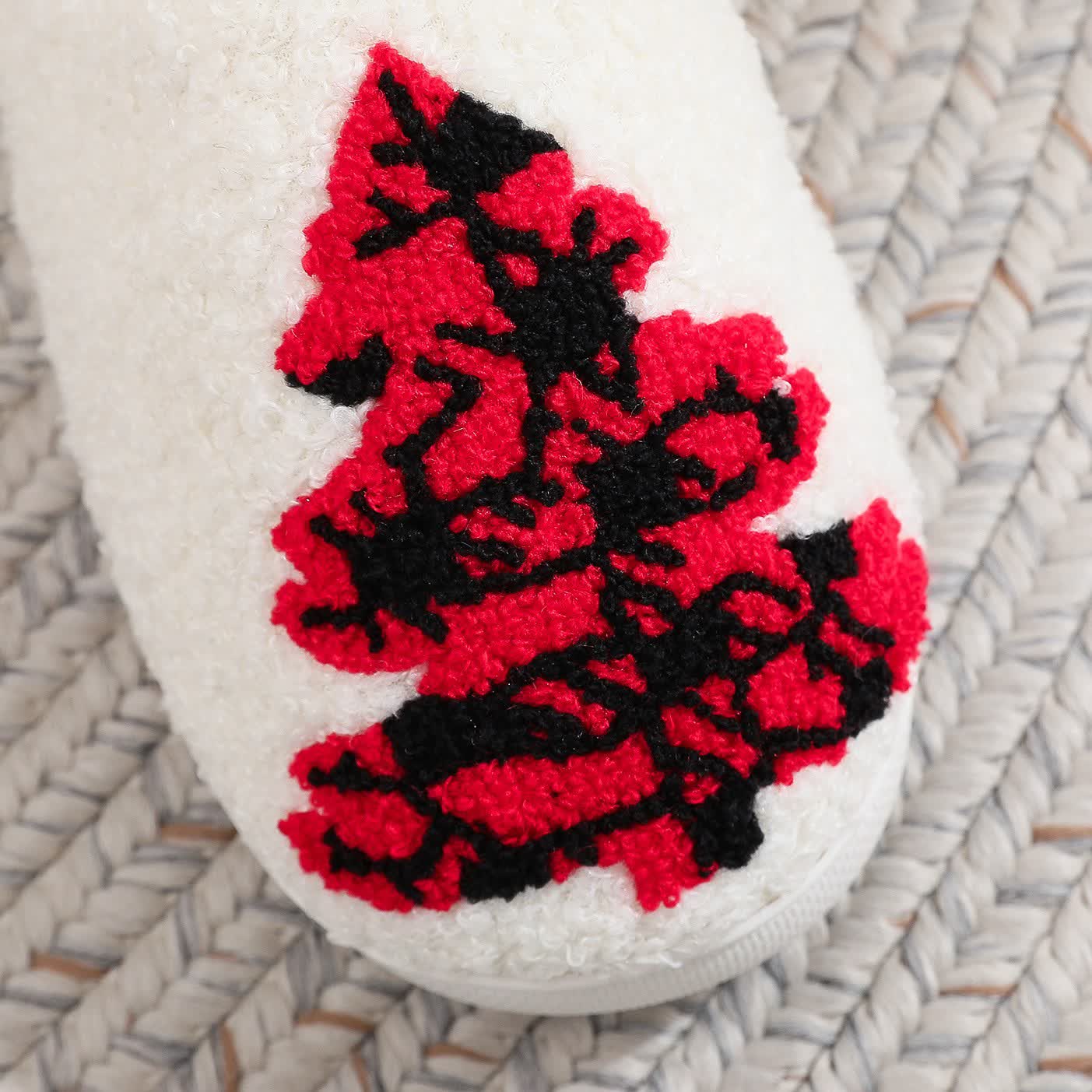 Plus Size Christmas Tree Print Slippers - image 7