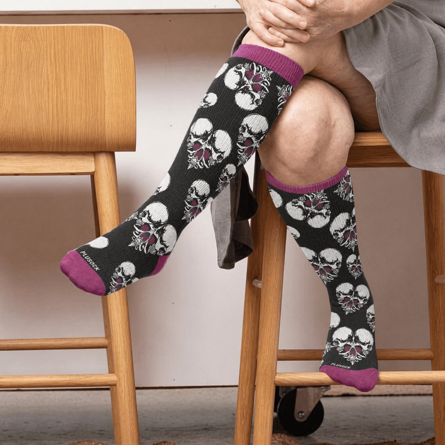Plus Size Punk Skull Heart Compression Socks - Black(1 Pair) - 4XL - image 3