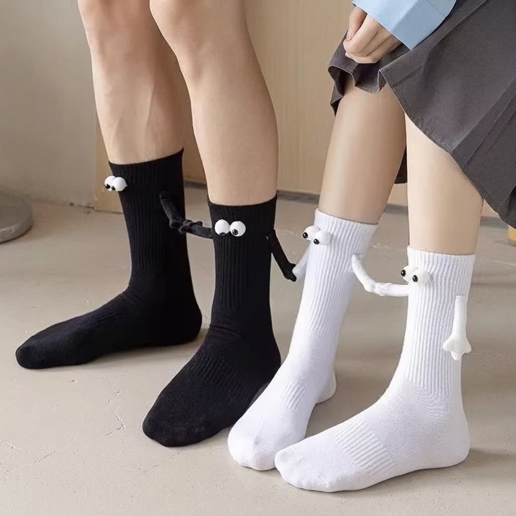 Playful 3D Eye Magnetic Hand Holding Quarter Socks(2 Pairs) - image 1